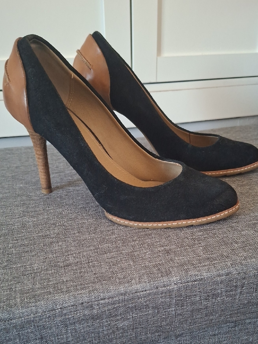 Kenneth Cole Black‎ Suede and Tan Accent Women's High Heels